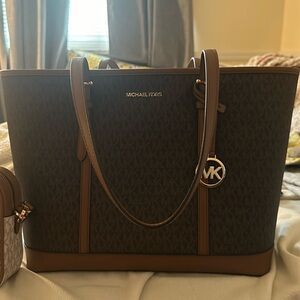 Brand New Michael Kors Large Jet Set Travel Tote
